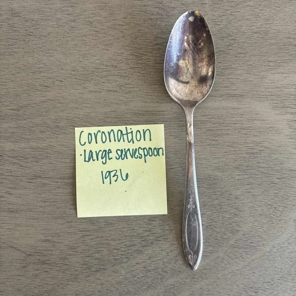 Coronation‎ 1936 Oneida Silverplate Large Serving Spoon Flatware 8.5